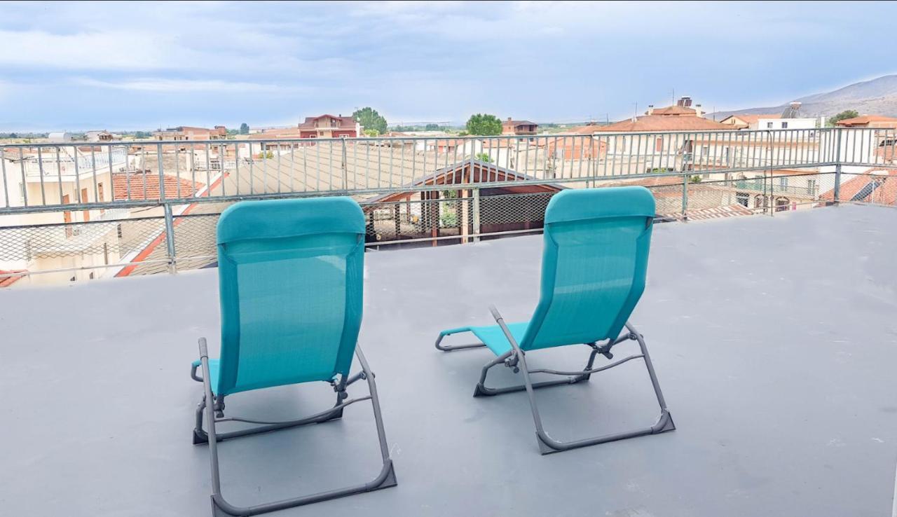 Studio With City View Apartment Tirnavos Bagian luar foto